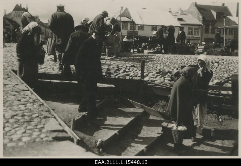 Ponton bridge move from the side of the market