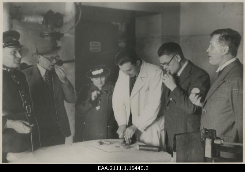 Members of the Tartu City Health Committee taste sausage samples Meat exports in Tartu sausage industry