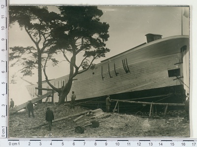 Setting winters before ship "Saturnuse" transportation  similar photo