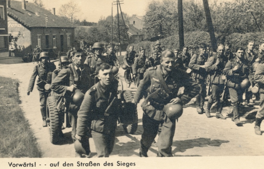 Fotopostkaart.Saksa sõdurid rännakul II maailmasõja ajal .Postkaart Haaslavast Antslasse 14.märtsil 1944.a.