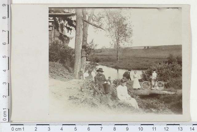 Big - Kambja, company in green