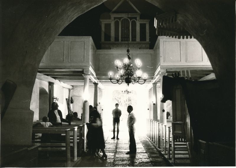 Photo. Internal view of the Kirbla Church on 9 July 1989.