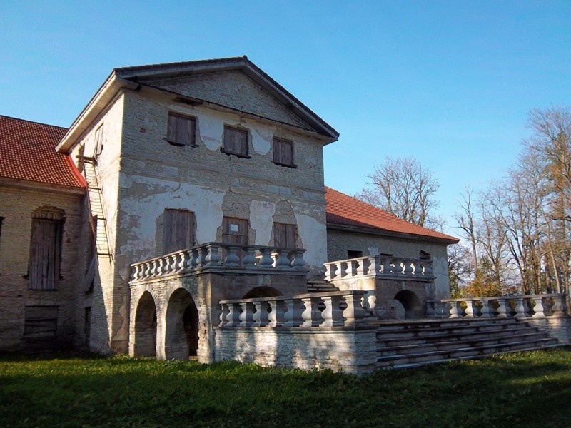Main building of Raikküla Manor