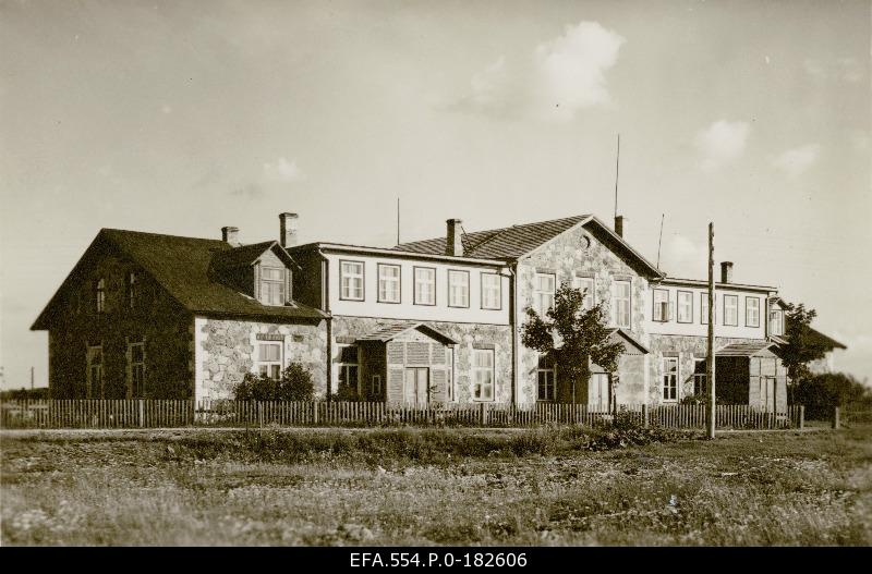 Järvakandi 6 kl. Primary school in Purku village.