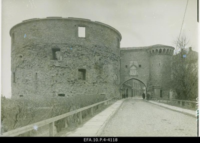 Thick Margareeta and the Great Beach Gate in Tallinn.  duplicate photo