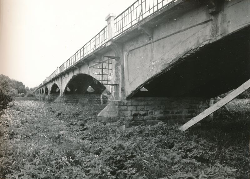 Photo. A bridge of the Kasari River. Black and white. Located: Hm 7975 - Technical monuments of Haapsalu district