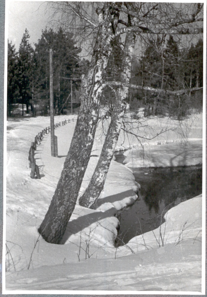 Foto  Kubija tee ääres 1950.aastatel. Hillar Uusi foto