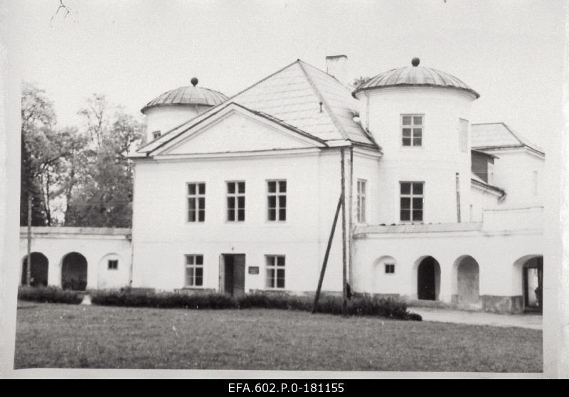 The main building of Kiltsi manor.