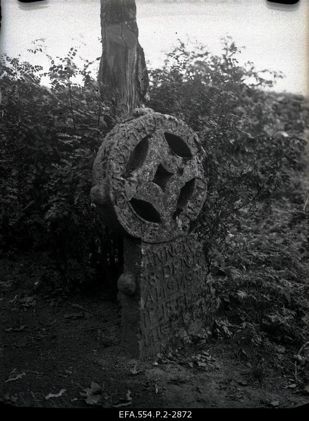 Kivirist in the graveyard of the church of Väike-Maarja.