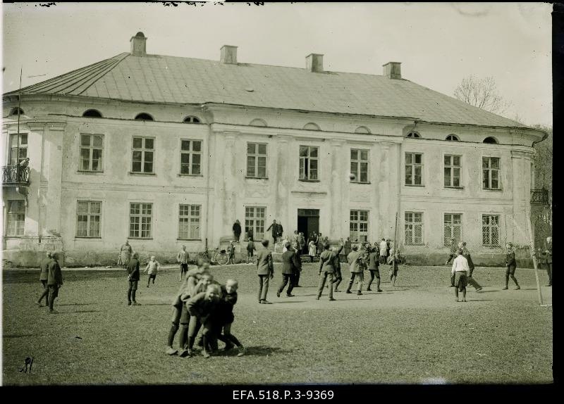 Varangu Original School (former manor building).