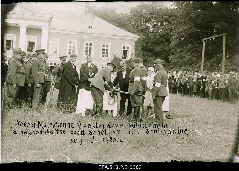 Celebration of the 5th Anniversary of the Defence League Järvamaa Maleva Dog Malevkonna. Punching the pound into the flag given by the women's home defence.
