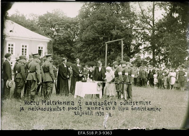 Celebration of the 5th Anniversary of the Defence League Järvamaa Maleva Dog Malevkonna. Punching the pound into the flag given by the women's home defence.