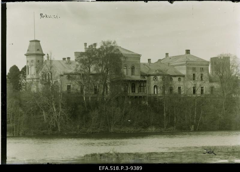 View of the school of the Kurdishes of Porkuni (former manor building).