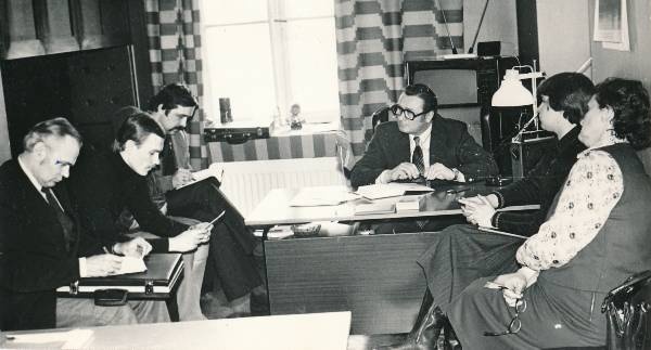 Tartu Linna TSN Täitevkomitee kultuurikomisjoni istung. Keskel Juhan Lust, vasakult 3. Vello Toomemets. 1979
