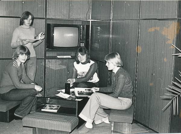 Tartu 17. kutsekeskkool, õpilased puhkenurgas. 1979