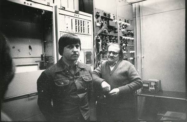 Tartu Rajooni Sidesõlm. Rajooni liinitehnilise tsehhi ülem Virgo Rotenberg ja vanemelektromehaanik Mati Vaher. 1980