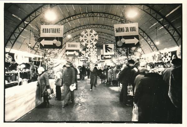 Näärilaat Tartu kaubandusvalitsuse kaarhallis. 1981