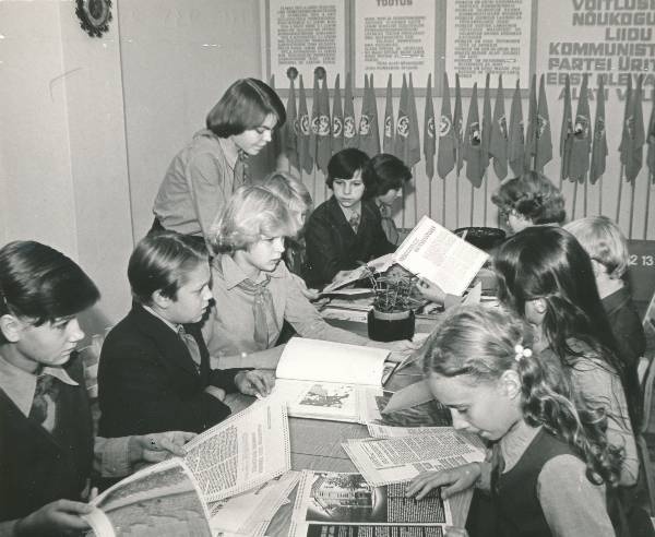 Tartu 12. keskkool; kooli pioneerimaleva nõukogu. 1979