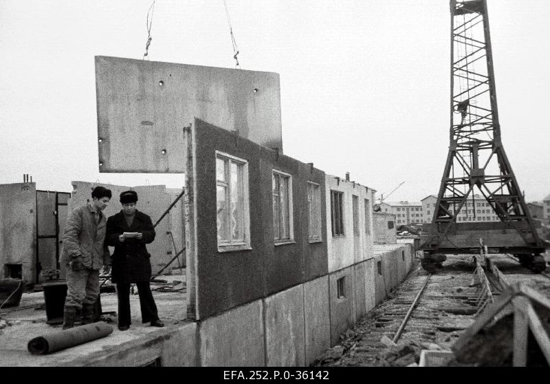8. January 1962. The installation of large panels started on the construction site of Karjamaa Street.
