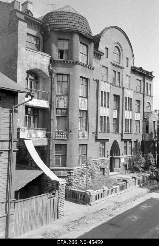 Building Tatari Street no. 21 where the writer Jakob Mändmets lived in 1913-1928 and in 1914-1932 lived and worked in his athlete by an artist Ants Laikmaa.