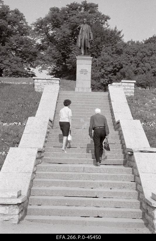 The Estonian working class leader Viktor Kingissepa Memorial Stadium on the Harjumäe hill (sculptor e. Roos, erected in 1951).