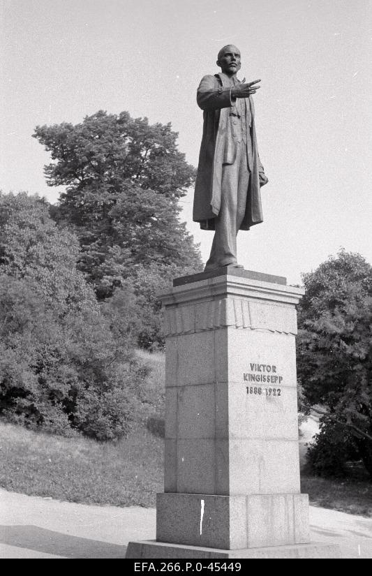 The Estonian working class leader Viktor Kingissepa Memorial Stadium on the Harjumäe hill (sculptor e. Roos, erected in 1951).