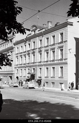 Building Pärnu highway no. 9, where the first legal meeting of the Communists was held in 18 July 1940.  similar photo