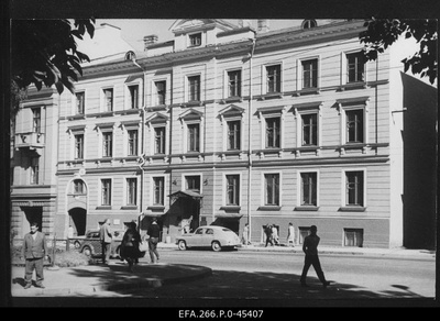 Building Pärnu highway no. 9, where the first legal meeting of the Communists was held on 18 July 1940.  similar photo