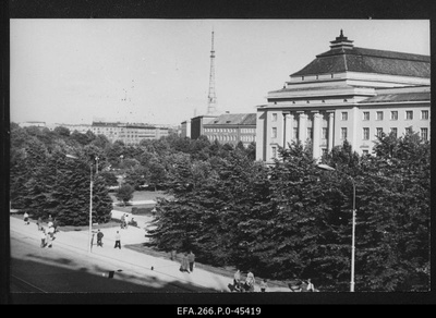 View of the park on October 16 in the area between the Pärnu road and the Estonian puiestee, where on October 16, 1905 the demonstration of workers was shot.  similar photo