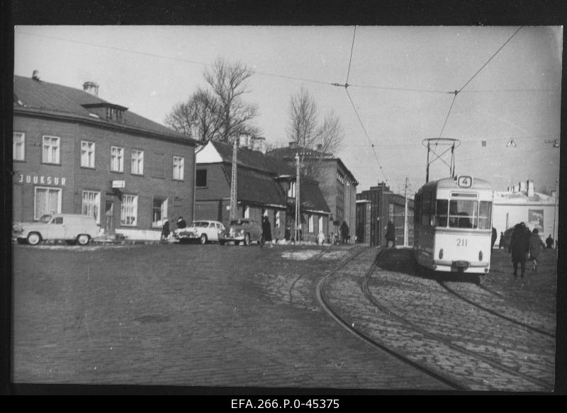 View of the buildings located at the crossing point of Pärnu road and Tõnismäe Street.