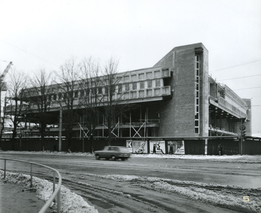 Tallinn main post office in construction stage, view from Laikmaa tn. Architects Raine Karp, Mati Raigna