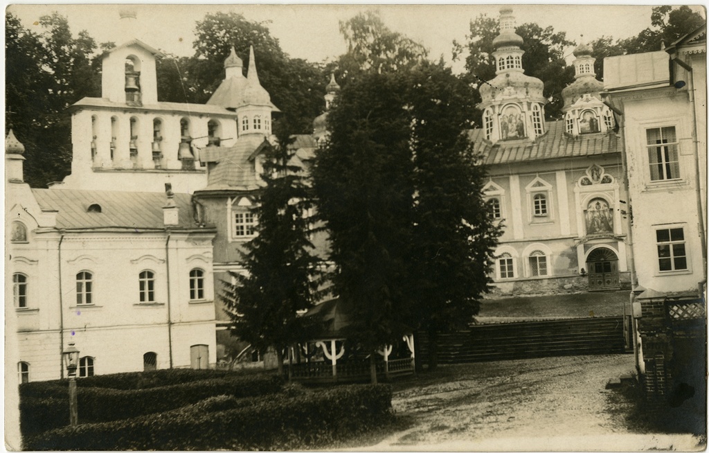 Petseri klooster, eestvaade