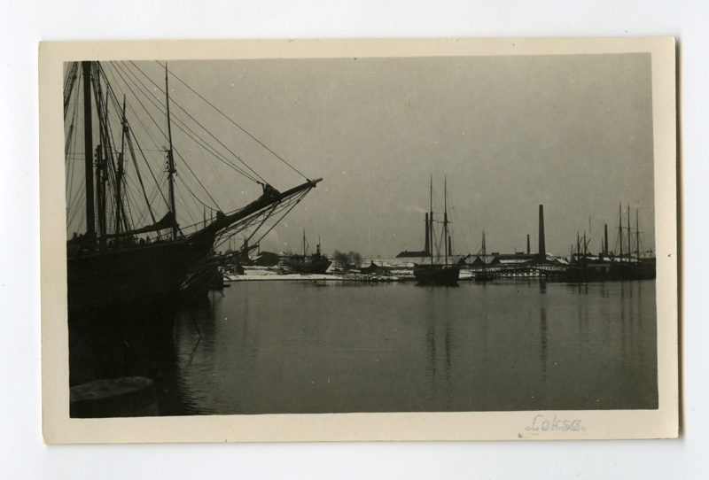 Laevad Loksal. Keskel laevade ehitus- ja remondiplats, paremal tellisetehas