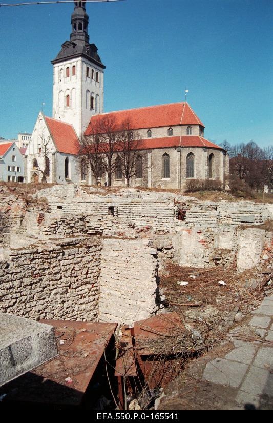 Archaeological excavations on Harju Street. At the back of the Niguliste Church.