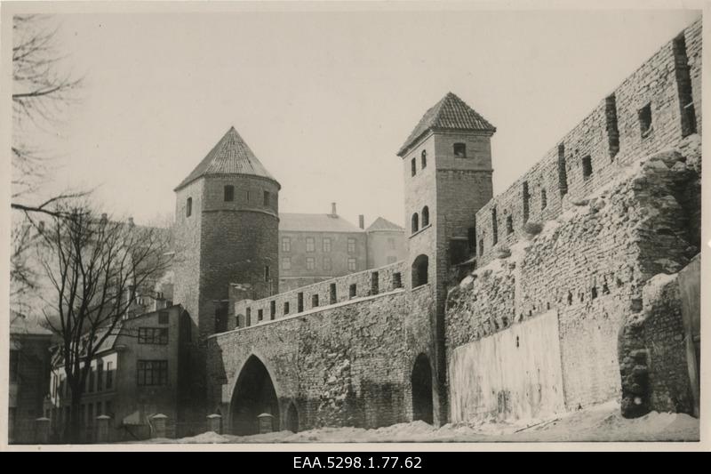 View of Tallinn City Wall and Sauna and Nunnatorns