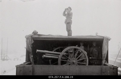 War of Liberty. Lieutenant Reinhold Sabolotny (Sabolotni) Lieutenant Lieutenant of the Battery Controller on the roof of the artillery platform at the Leaf Observatory.  duplicate photo