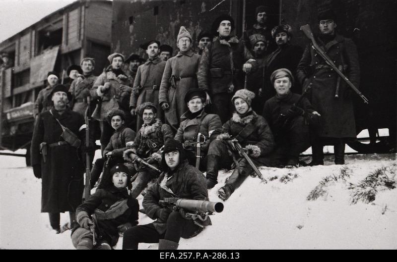 The fighters of the large-circuit arm train No. 1.