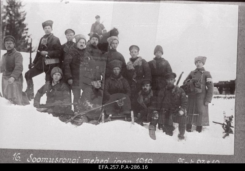 The fighters of the large-circuit arm train No.1.