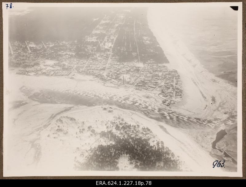 View from the air to the seaside settlement [Narva-Jõesuu? ]; Photo 1. Number of photo positives in the air force auction