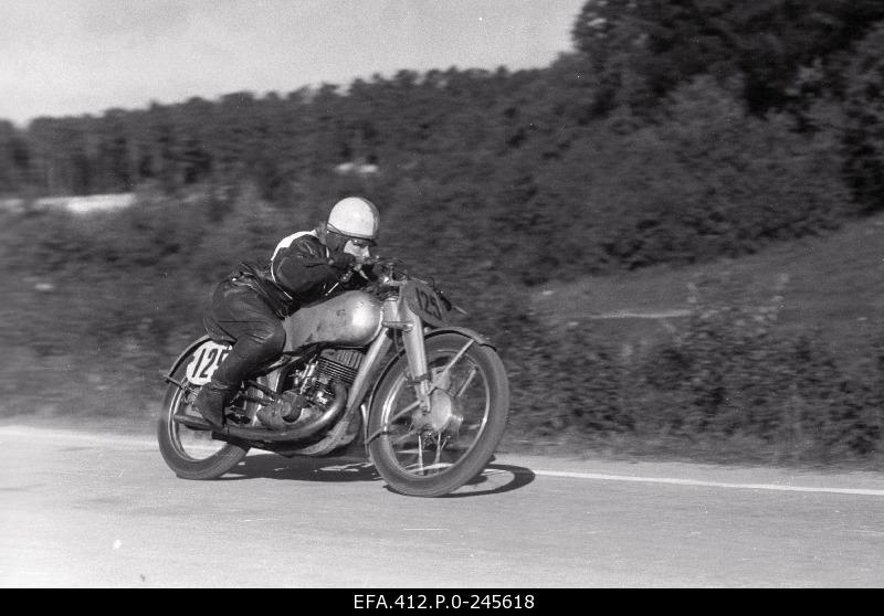 ENSV 1953 round-road races. Helju Tobias, 350cm3, club Dynamo