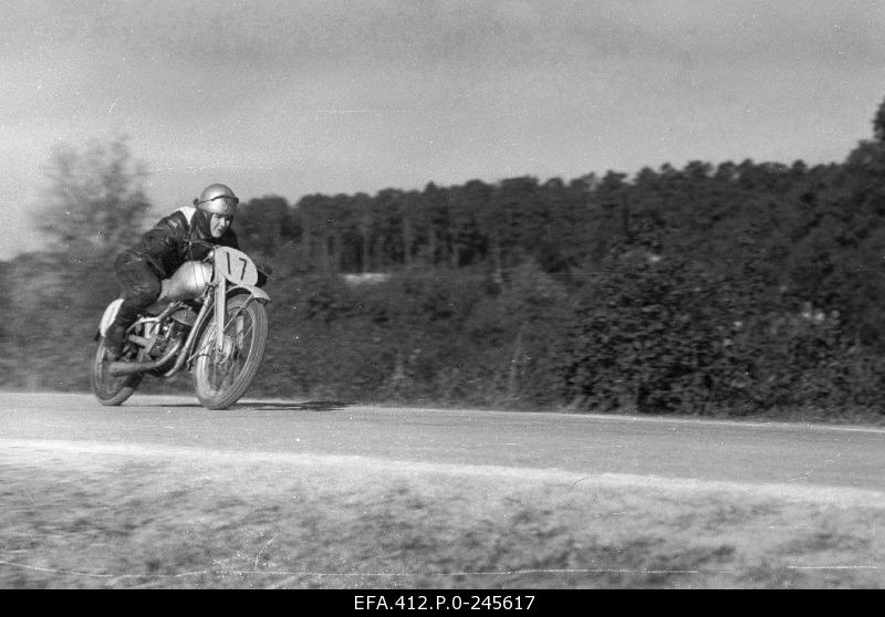 ENSV 1953 round-road races. Irene Toming 125cm3, club ks Dünamo