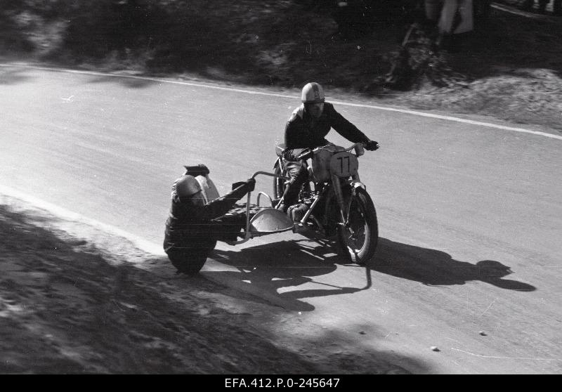 Motosportians Harald Kanniste / Harald Praks (Dynamo) at the 1953 ENSV circular race on the Pirita-Kose-Kloostrimetsa circular track.
