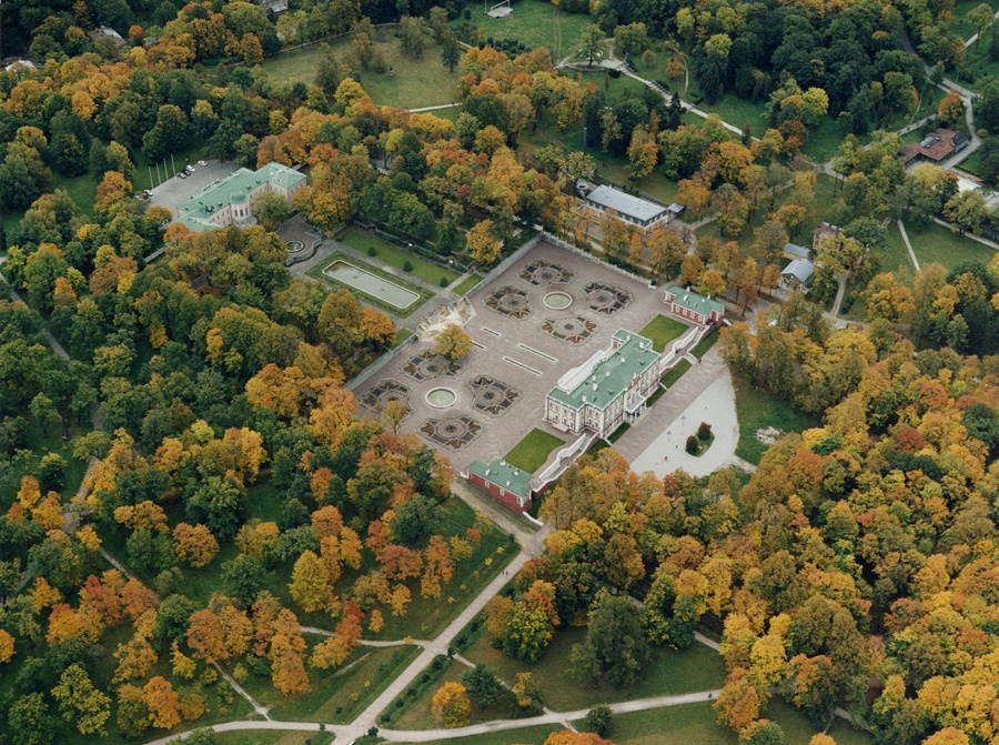 Aerofoto: Kadrioru loss, kantseleihoone ja lähiümbrus