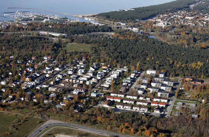 Maarjamäe elamukvartal, taamal Pirita jahisadam. Tänapäevane aerofoto