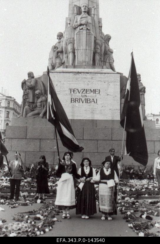 The Baltic chain in Riga Molotov - Ribbentrop Pact was concluded on the 50th anniversary.