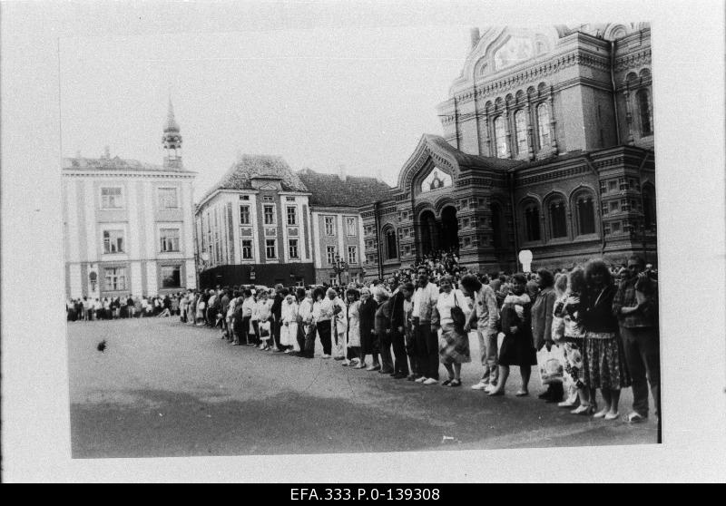 Baltic chain participants in Toompea.