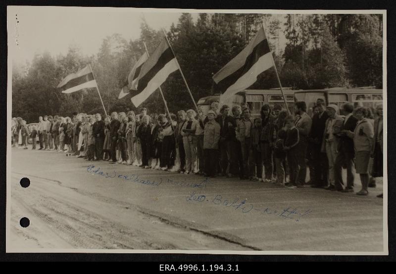 The people of the colony of the Pärnu district "Edasi" in the Baltic chain.