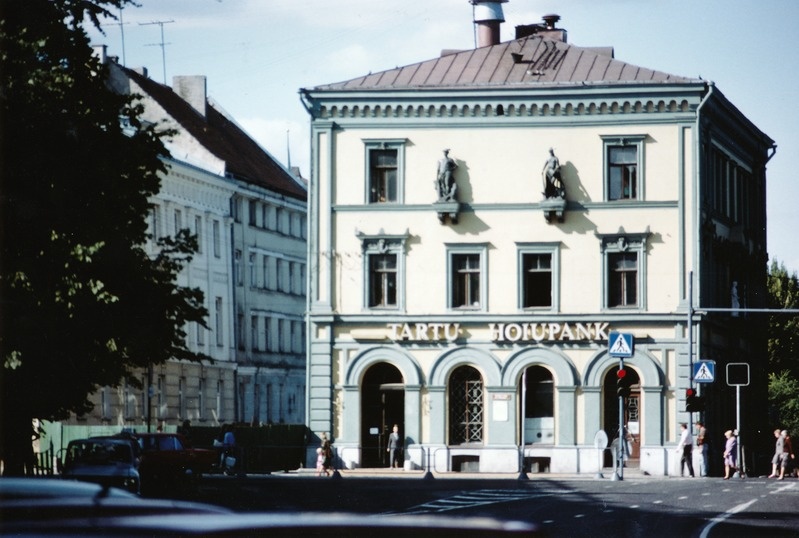 Foto. Tartu Hoiupank. Tartu 1991.