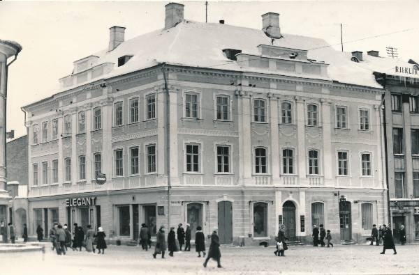 Raekoja plats 8. Tartu, 1980.