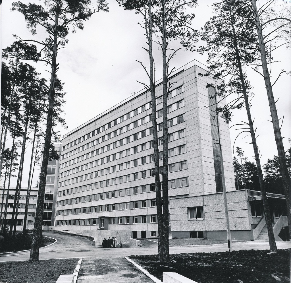 Foto. Võru haigla Kubijal,  vaade tagaküljelt 15.mail 1982.a.